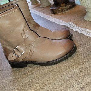 OluKai Boots Distressed Leather Size 7.5